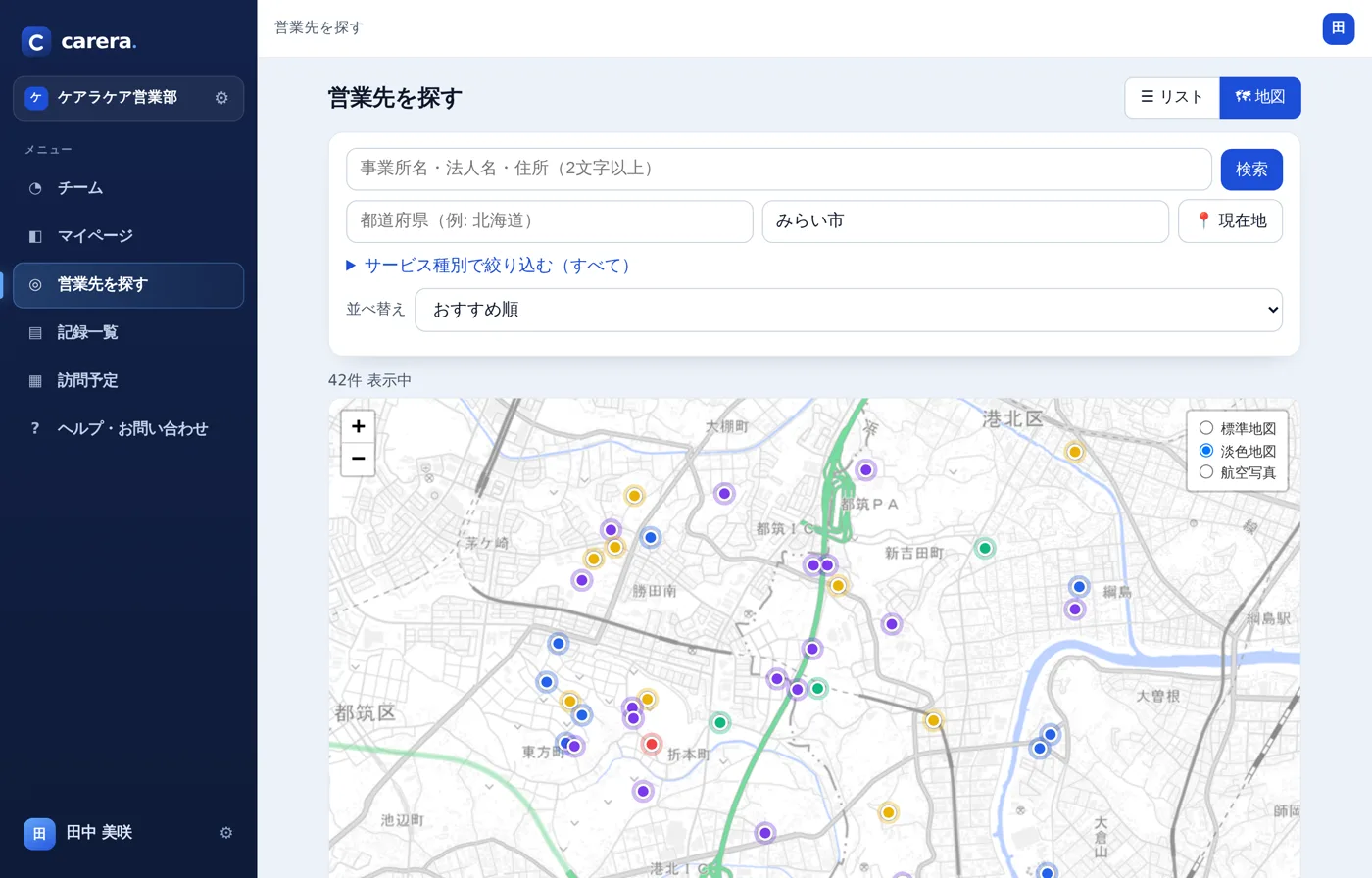 carera. の営業先検索画面。地図に居宅介護支援などの事業所ピンが並び、現在地や市区町村から探せる。